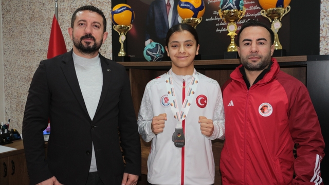 Boksta Avrupa 2.'si olan Asmin Çabas'a, Cizre'de coşkulu karşılama