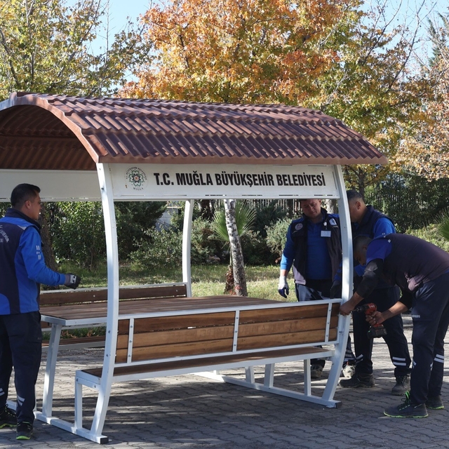 Köyceğiz'de ortak yaşam alanlarına 'kent mobilyası' yerleştirildi