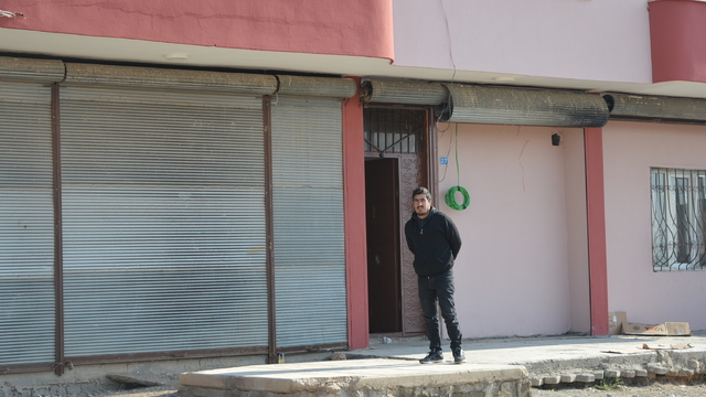 Yangında 2 çocuğunu kaybeden ailenin eşyaları çalındı