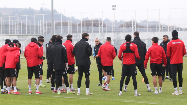 Sivasspor ilk yarının son maçını 3 puanla kapatmak istiyor