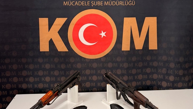 Mardin'de bir araçta 2 uzun namlulu silah ele geçirildi