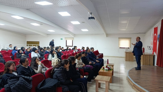 Keban'da "Türkiye Yüzyılı Maarif Modeli" kapsamında öğrencilere bilgilendirme yapıldı