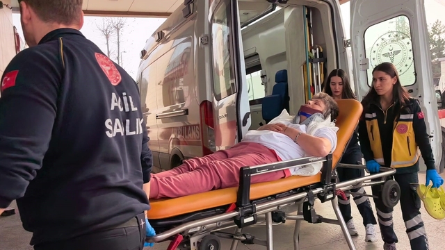 Tır ile karavan çarpıştı: kadın sürücü yaralandı