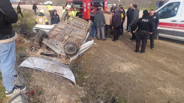 Bursa'da devrilen otomobilin sürücüsü yaralandı