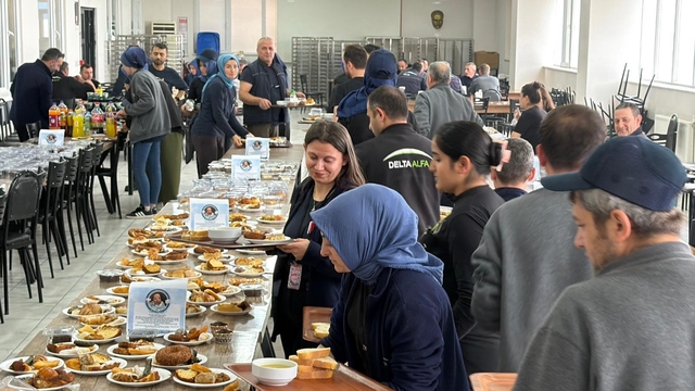 Fabrika işçilerinden yürek ısıtan destek
Çorap fabrikasında "Rüzgar" dayanışması