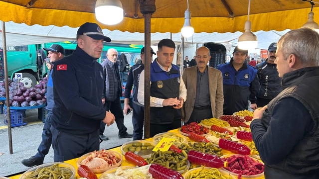 Çayırova'da pazar esnafına fiyat ve tartı denetimi
