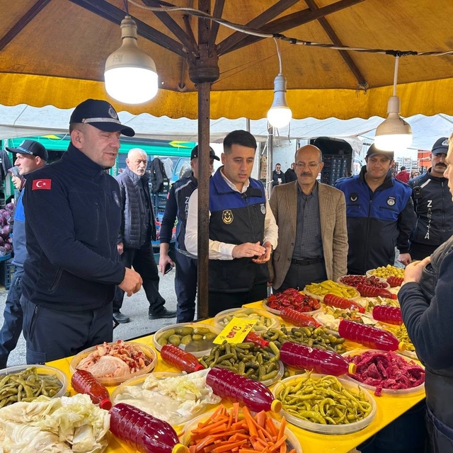 Çayırova'da pazar esnafına fiyat ve tartı denetimi