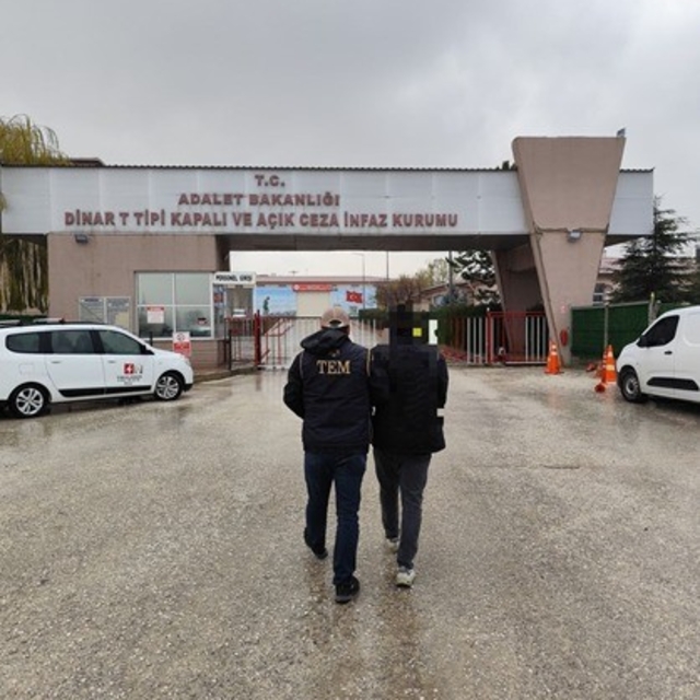 FETÖ'ye üye olmaktan aranan şahsı polis yakaladı