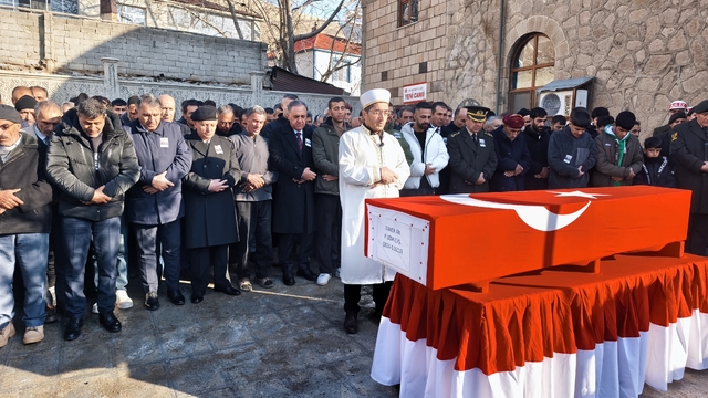 Hayatını kaybeden uzman çavuş Taner Arı, Bingöl'de son yolculuğuna uğurlandı