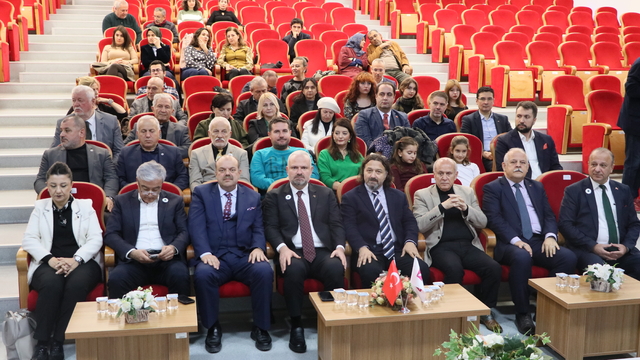 Aliya İzzetbegoviç İzmir'deki panelde anıldı