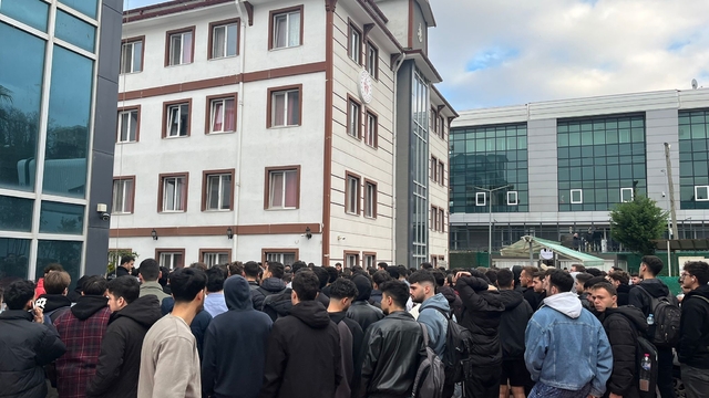 Öğrenci yurdunda yangın alarmı çalınca panik yaşandı
Alarmı sigara dumanının çalıştırdığı tespit edildi