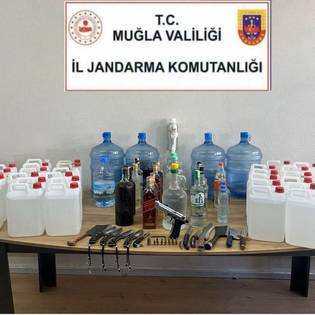 Milas'ta sahte içki ve silah ele geçirildi