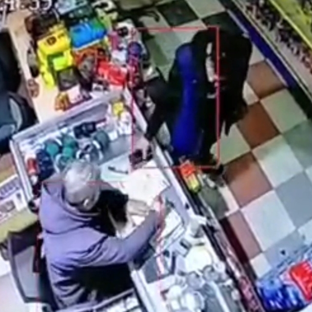 Hırsız önce kameraya sonra polise yakalandı