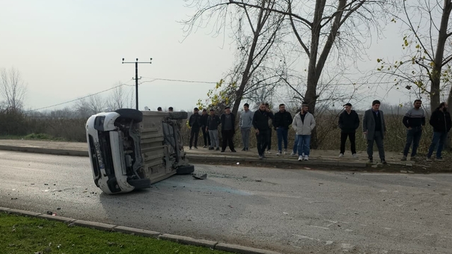 Bursa'da iki hafif ticari aracın çarpışması sonucu 7 kişi yaralandı