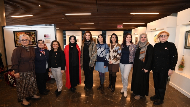 Osmangazi'de Cengiz Aytmatov'un "Elveda Gülsarı" eseri kolektif okumayla ele alındı
Türk dünyasının usta kalemi Cengiz Aytmatov Osmangazi'de anıldı