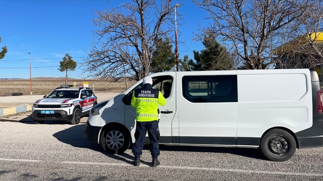 Burdur'da jandarmadan trafik denetimi: 502 araç ve sürücüsüne para cezası