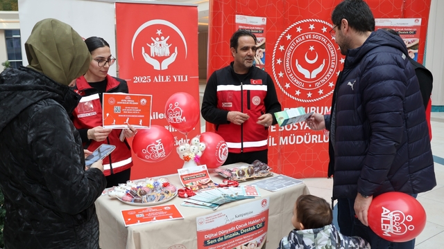 Erzurum'da "Dijital Dünyada Çocuk Hakları" temasıyla imza kampanyası başlatıldı