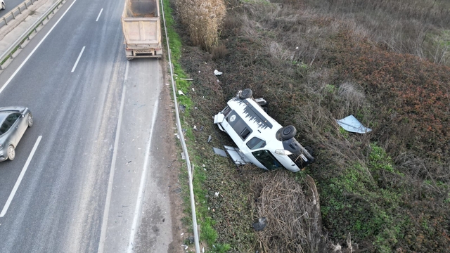 Bursa'da tırın çarptığı karavanın sürücüsü ağır yaralandı