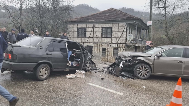 Ordu'da iki otomobil çarpıştı: 1 yaralı