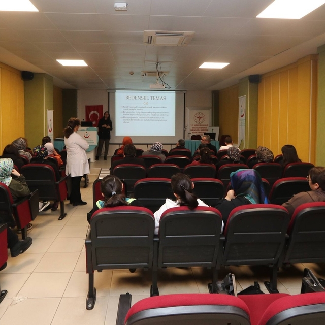 Hastane personeline etkili iletişim ve hitabet eğitimi