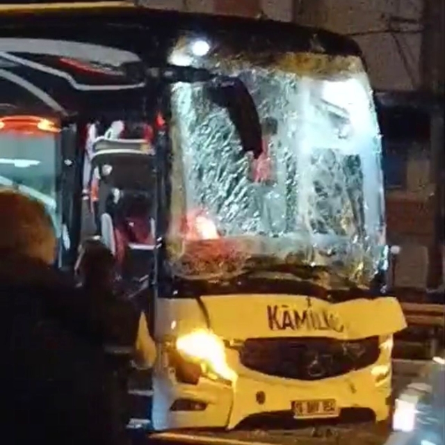 Yolcu otobüsü ile midibüs çarpıştı; 1 yaralı