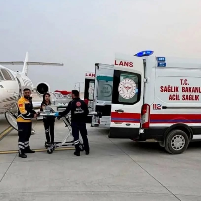Hatay'da ambulans uçak, 6 günlük bebek için havalandı