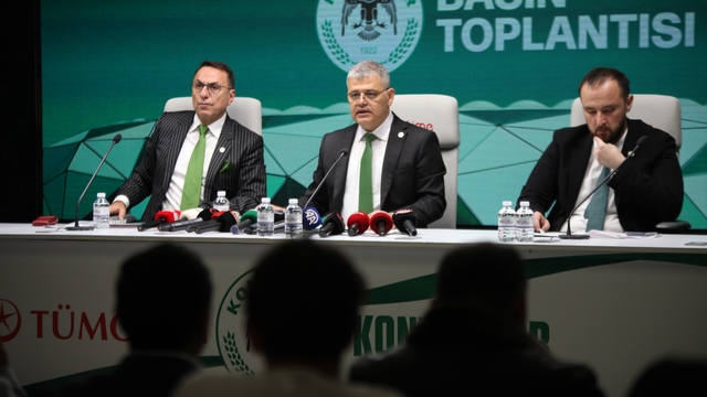 Ömer Atiker: "Sezon sonu borç tahminini 2 milyar 400 milyon TL olarak öngörüyoruz"
Konyaspor Başkanı Ömer Atiker:
"Devre arası transfer çalışmalarımız tüm hızıyla devam etmektedir"
"İlk transferimizi Deniz Türüç'le yaptık"