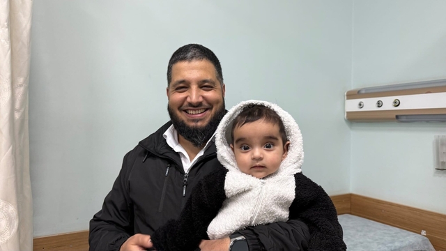 Boğazına cisim kaçan çocuğu 'Heimlich' manevrasıyla kurtardı