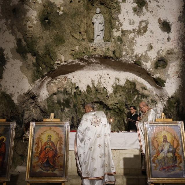Dünya'nın ilk mağara kilisesinde Noel ayini