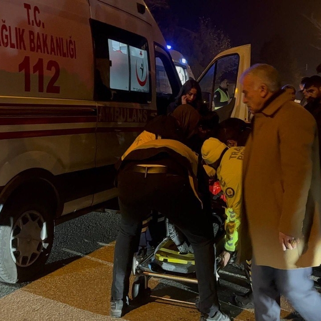 Erzincan'da iki otomobil çarpıştı: 5 yaralı