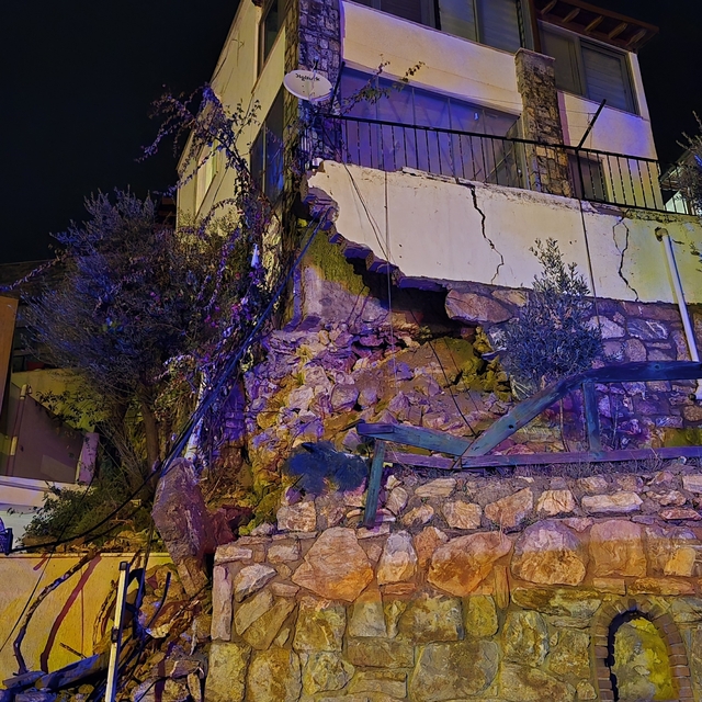 Bodrum'da sağanak yağış: Yollar kapandı, ev ve iş yerlerini su bastı