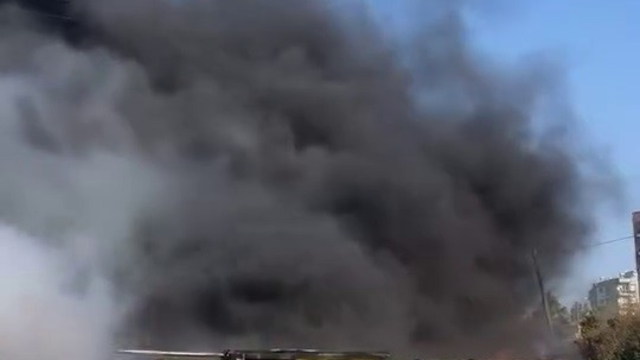 İşçilerin kaldığı konteyner yatakhane alevlere teslim oldu