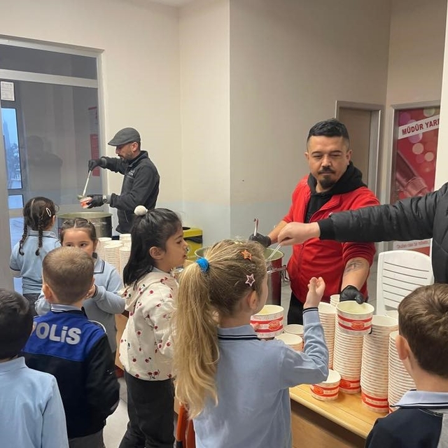 Öğrencilere ücretsiz çorba ikramı