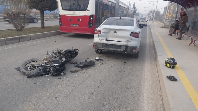 Malatya'da otomobille çarpışan motosikletli yaralandı