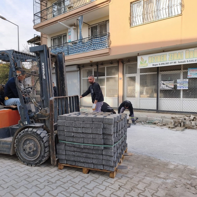 Germencik'te belediye ekiplerinin çalışmaları devam ediyor