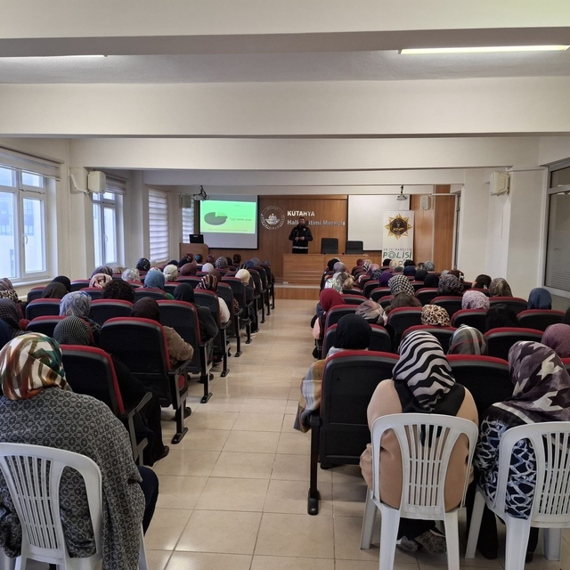 Kütahya Emniyetinden uyuşturucu ile mücadelede bilgilendirme çalışmaları