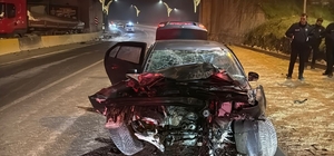 Polisin 'dur' ihtarına uymadı, kaçarken kaza yaptı: 2 yaralı
