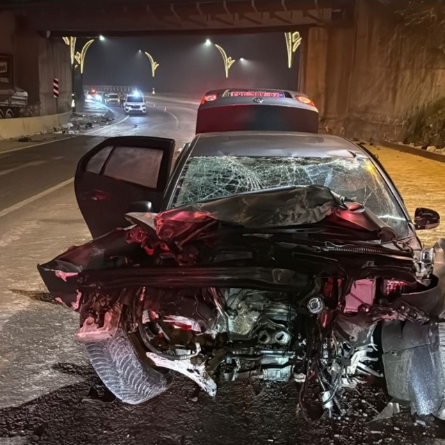 Polisin 'dur' ihtarına uymadı, kaçarken kaza yaptı: 2 yaralı