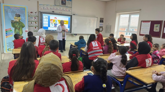 Dersimiz sağlık
Öğrenciler hem sağlık eğitimi aldı hem de taramadan geçti