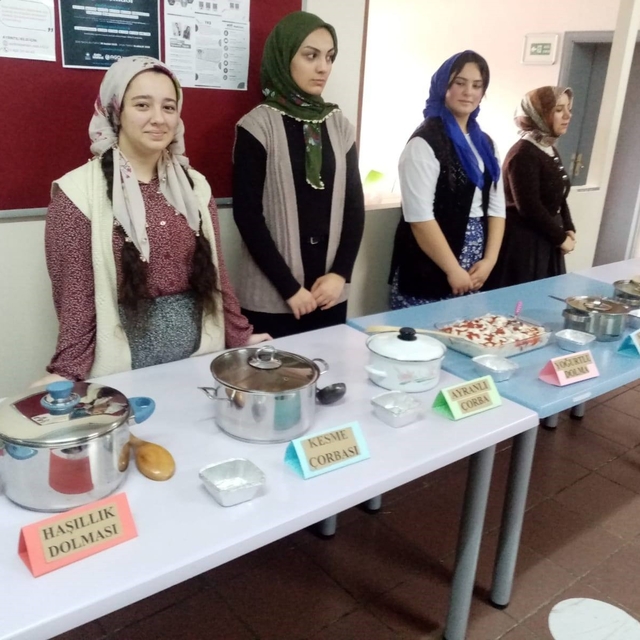 Aydıntepe'de öğrenciler Bayburt'un yöresel lezzetlerini tanıttı