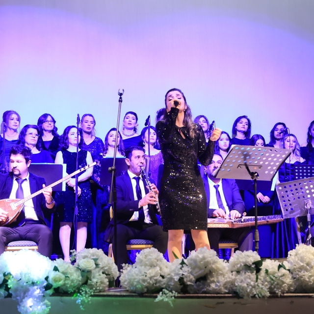 Halk korosu ilk konserini verdi