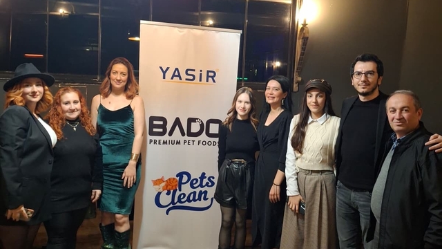 Sokak hayvanları yararına yılbaşı eğlencesi