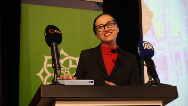 Külliye'de ödül alan bilim kadını Prof. Dr. Özcan: "Bu ödülün kariyerimde çok önemli bir yeri var"
Cumhurbaşkanı Erdoğan'dan ödül alan bilim kadını Prof. Dr. Özcan, tecrübelerini öğrencilerle paylaştı