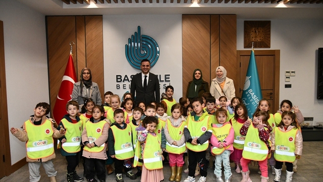 Başiskele'de 4-6 yaş Kur'an kursu öğrencilerinden belediye ziyareti