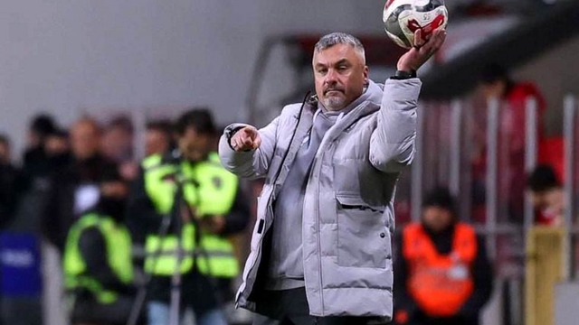 Samsunspor Teknik Direktörü Reis: "İlk yarı bizim adımıza başarılı geçti"
"Sözleşme yenileme konusunda henüz anlaşamadık ama kalbim ve aklım burada"
"Kupa formatını eleştiriyorum, çok fazla maç var ve insanlar da ilgi göstermiyor