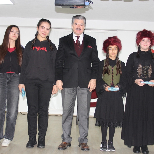 Murat Atılgan Ortaokulu'nda 'Dünya Türk Dili Ailesi Günü' programı yapıldı