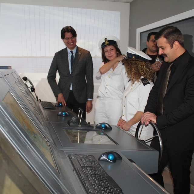 Köyceğiz Kaymakamı Kumcu, gemi simülasyon laboratuvarını inceledi