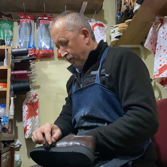 Bolu'da 35 yıllık ustadan kışlık ayakkabı tüyosu
Ayakkabı ustası: "Kendi iş...