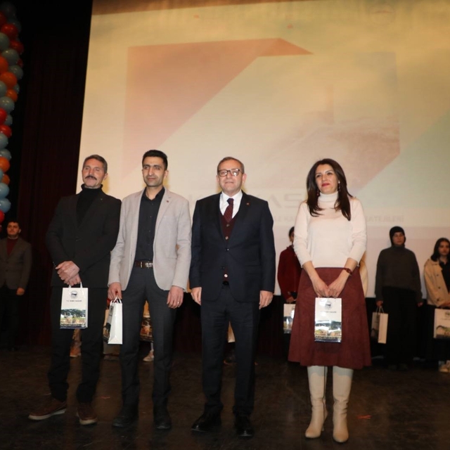 Kars'ta en çok kitap okuyanlara ödülleri verildi