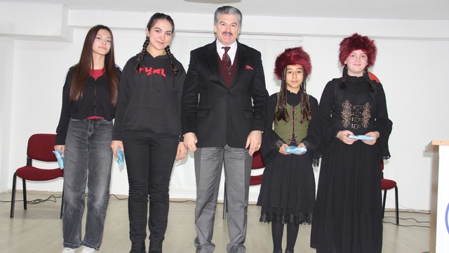 Murat Atılgan Ortaokulu'nda 'Dünya Türk Dili Ailesi Günü' programı yapıldı